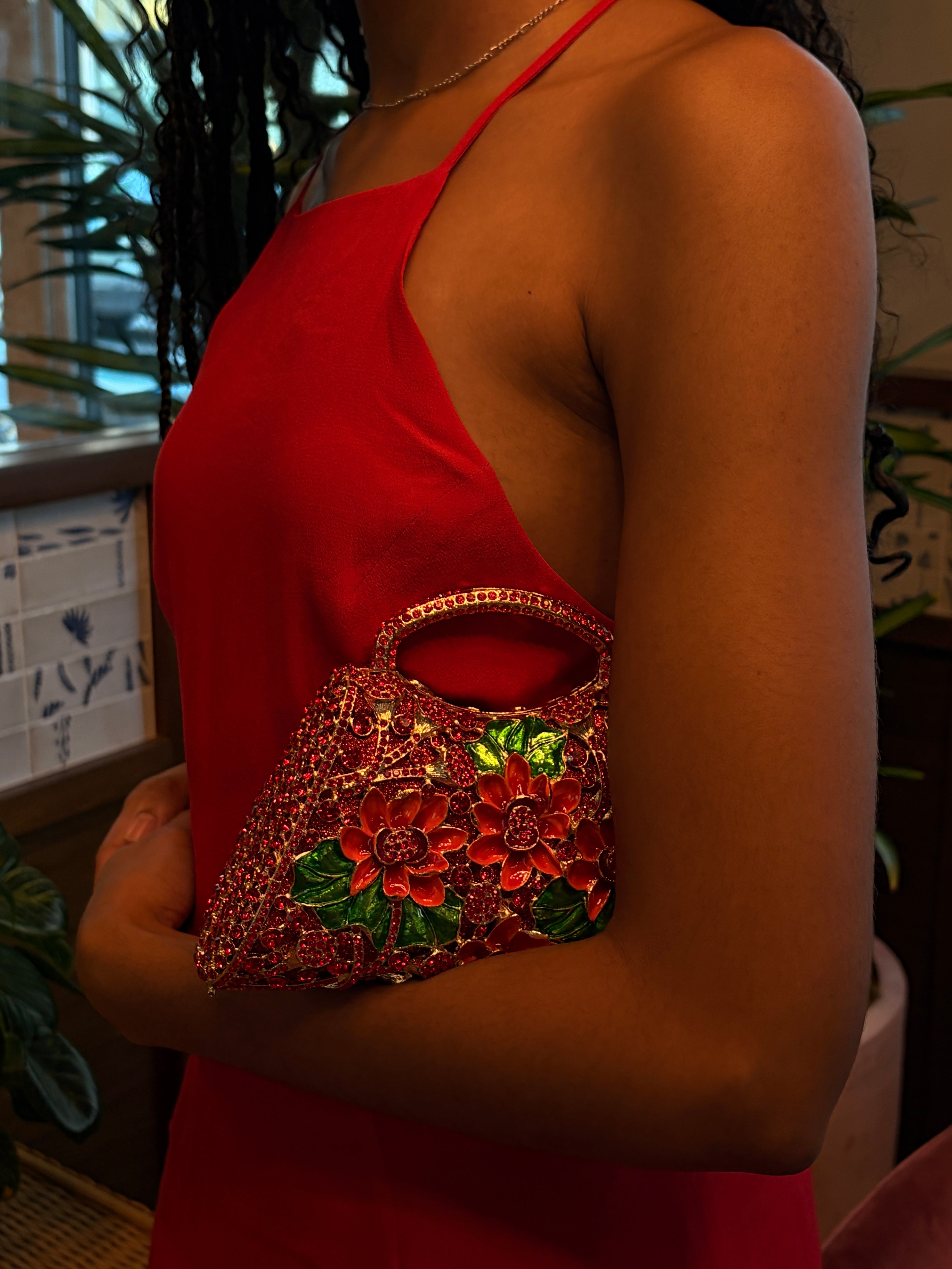 THE "CAMELLIA" CLUTCH